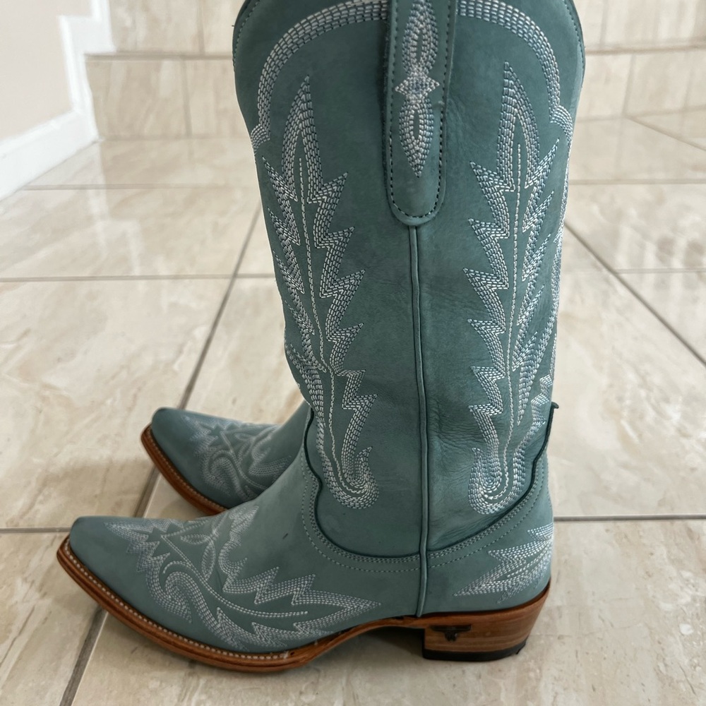 White and Blue Western Cowboy Boots with Decorative Stitching
